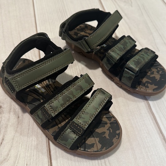 Khombu Boys Camouflage Print Velcro Sandals Size 2 - Picture 5 of 7